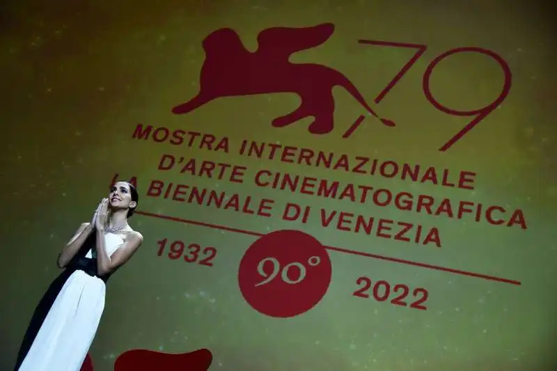 rocio munoz morales   cerimonia dapertura mostra del cinema di venezia 2022