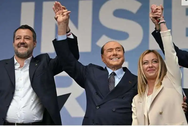 salvini meloni berlusconi piazza del popolo  3