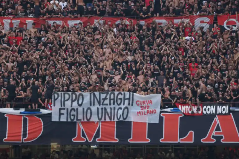 SIMONE INZAGHI CURVA SUD MILANO