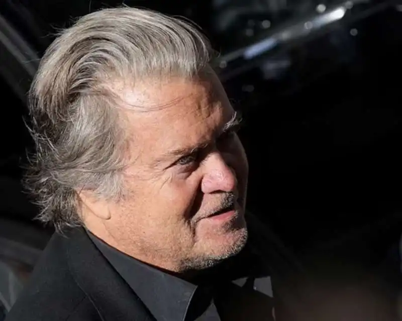 steve bannon alla procura di manhattan 