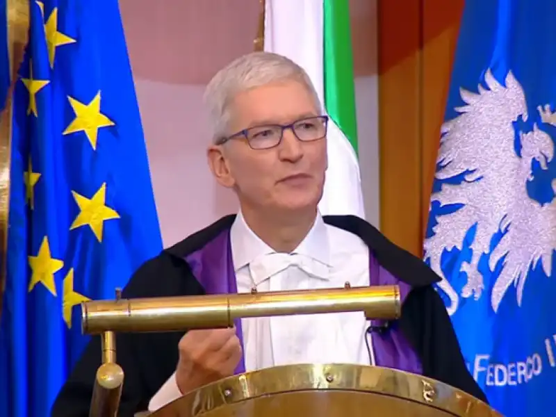 TIM COOK A NAPOLI 