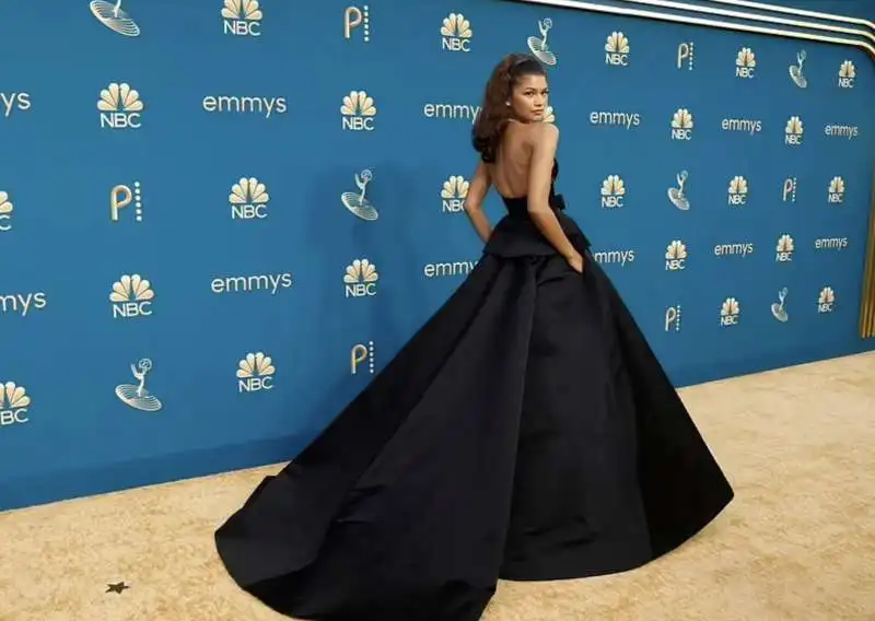 zendaya   emmy 2022   2