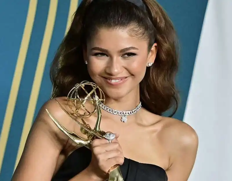 zendaya   emmy 2022   3