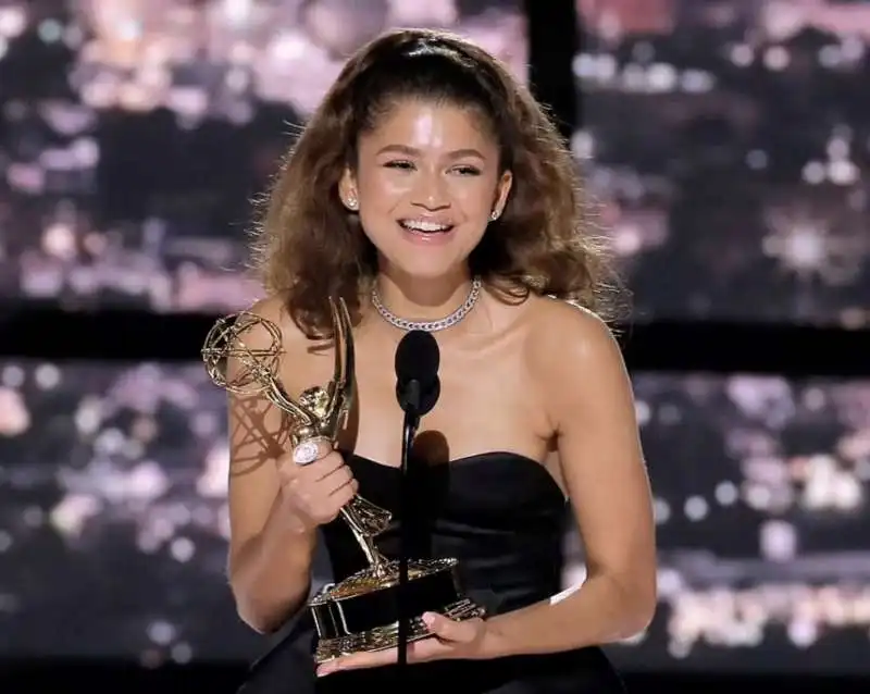 zendaya   emmy 2022   8