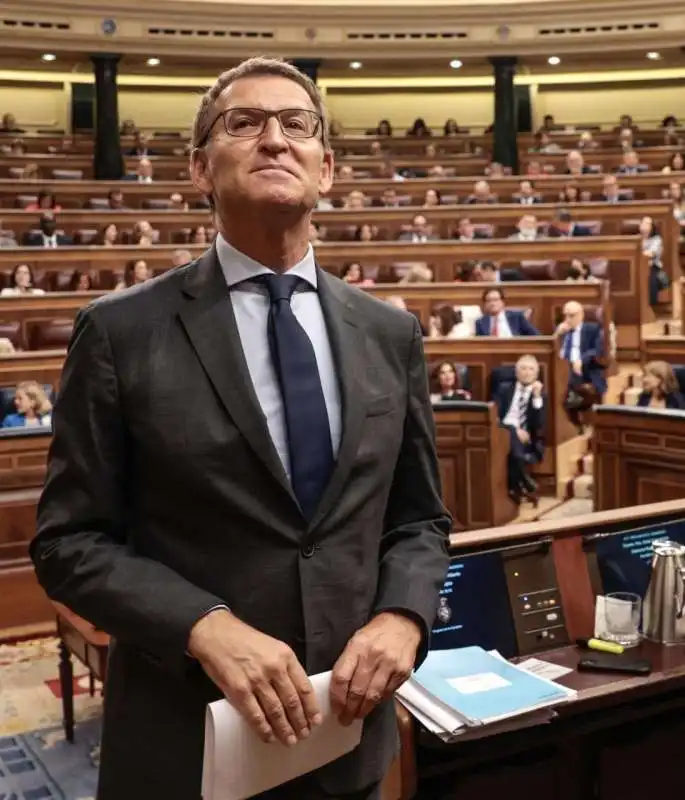 alberto nunez feijoo in parlamento  1