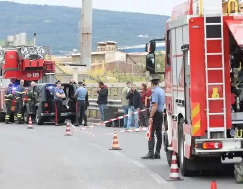 cadavere trovato appeso al guardrail a trieste 5