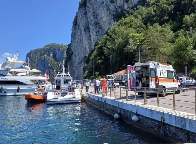 capri   ricerche uomo morto in mare 