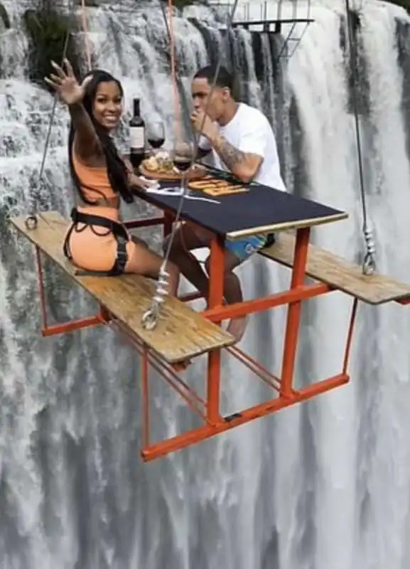 CENA SUL VUOTO CASCATA IN BRASILE 