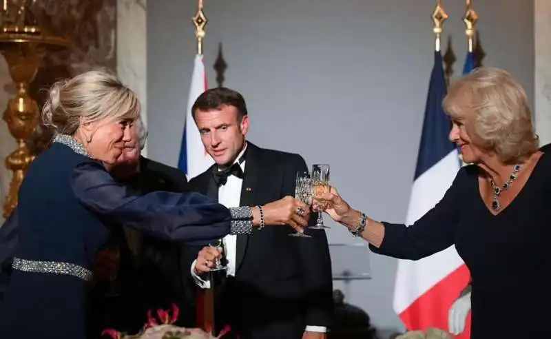 emmanuel e brigitte macron e re carlo e regina camilla  2