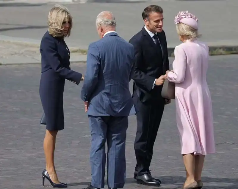 emmanuel e brigitte macron e re carlo e regina camilla  8