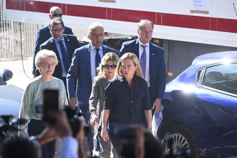 giorgia meloni e ursula von der leyen a lampedusa 1