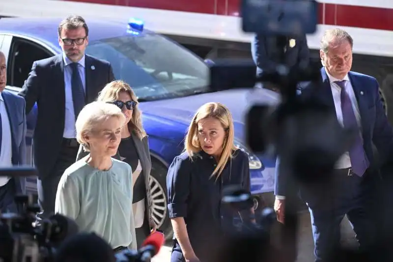 giorgia meloni e ursula von der leyen a lampedusa 5