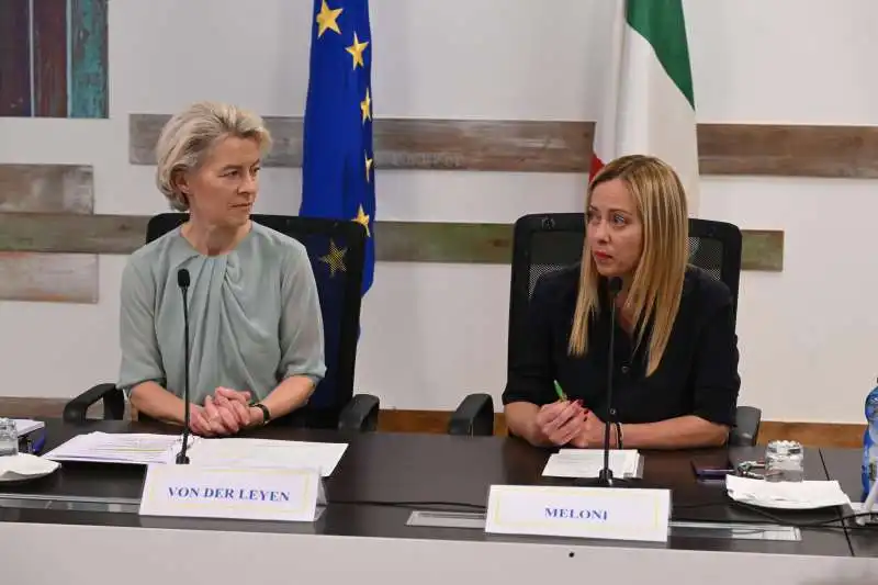 giorgia meloni ursula von der leyen a lampedusa