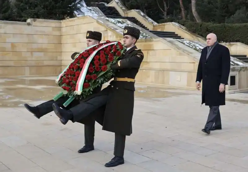 guido crosetto a baku in azerbaigian 