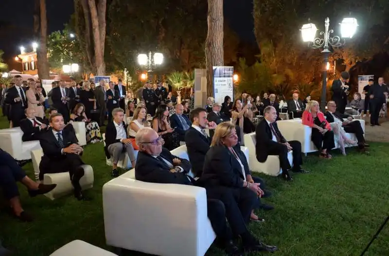 invitati alla presentazione  foto di bacco