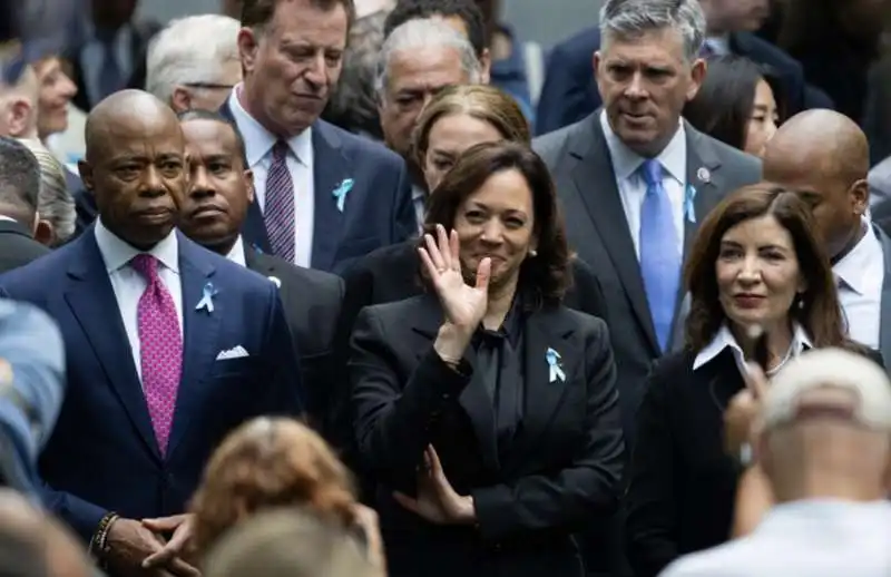 kamala harris  alla commemorazione dell attacco alle torri gemelle