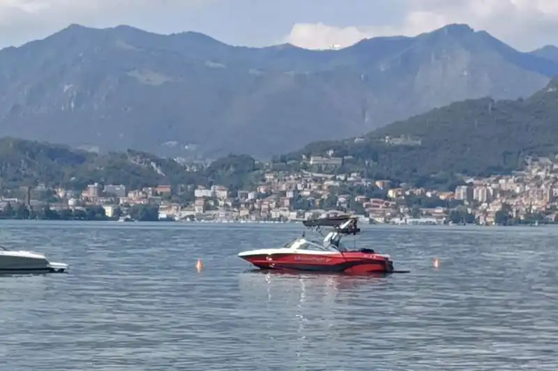 l imbarcazione da cui e caduta la turista tedesca dispersa nel lago d iseo 