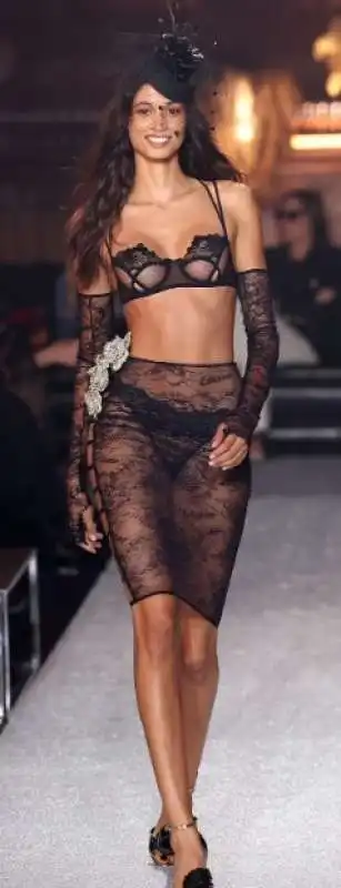 la lingerie di etam sfila a parigi 9