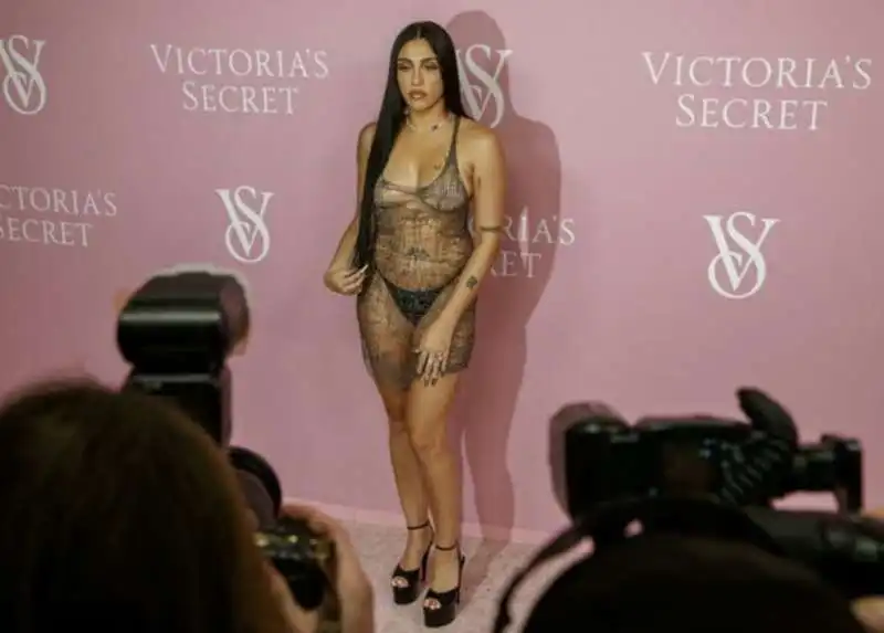 lourdes leon alla sfilata di victoria s secret   2