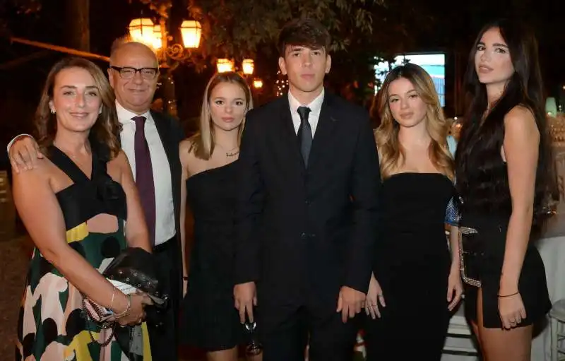 maria grazia spatola il marito gianfranco rotondi la figlia federica tommaso maida e daria e mariangela rotondi  foto di bacco