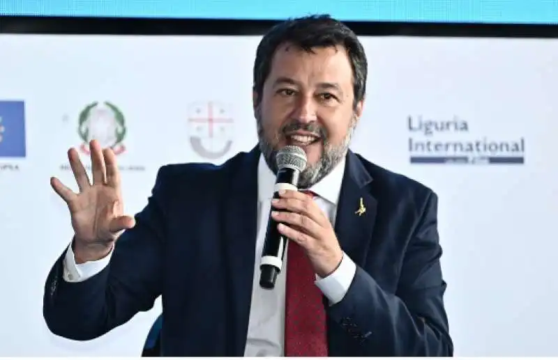 matteo salvini al salone nautico di genova