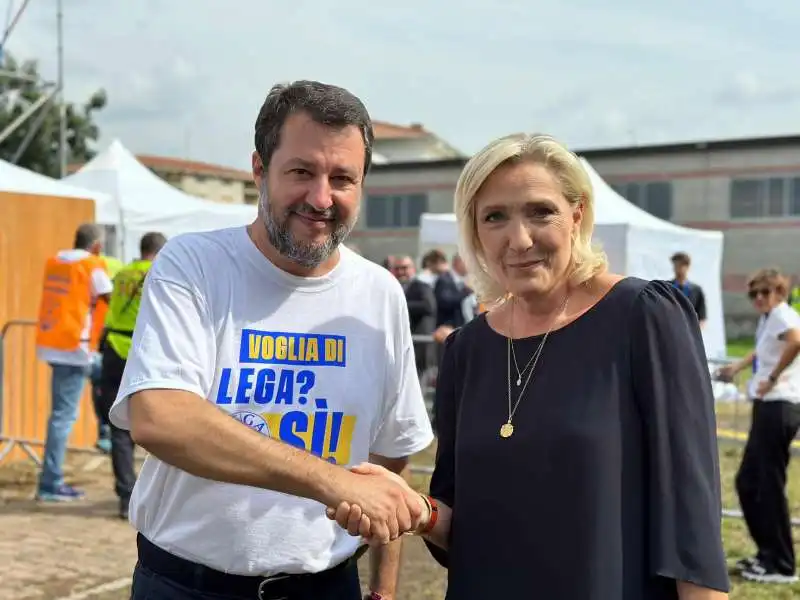 matteo salvini e marine le pen a pontida