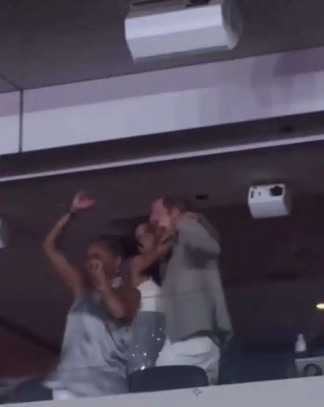 meghan markle e il principe harry scatenati al concerto di beyonce 1