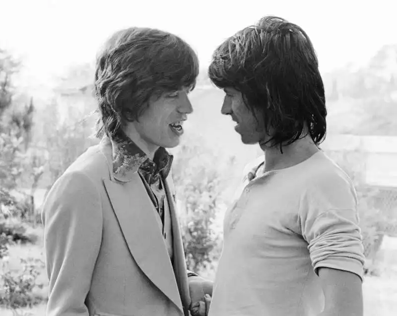 mick jagger e keith richards a saint tropez nel 1971 