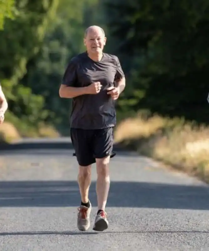 olaf scholz fa jogging 