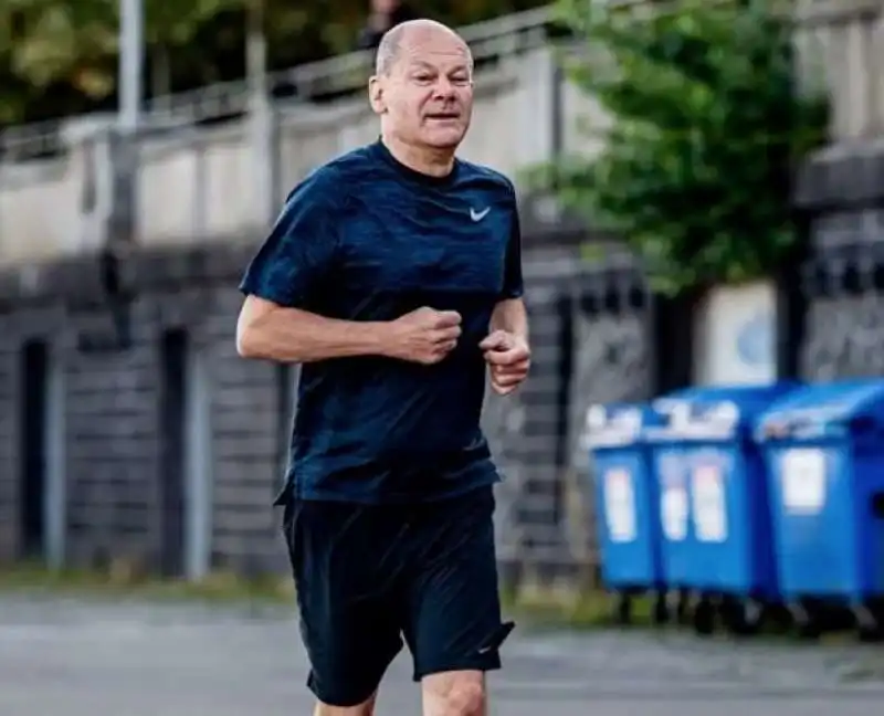 olaf scholz fa jogging  