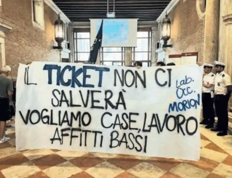 proteste contro il ticket per entrare a venezia