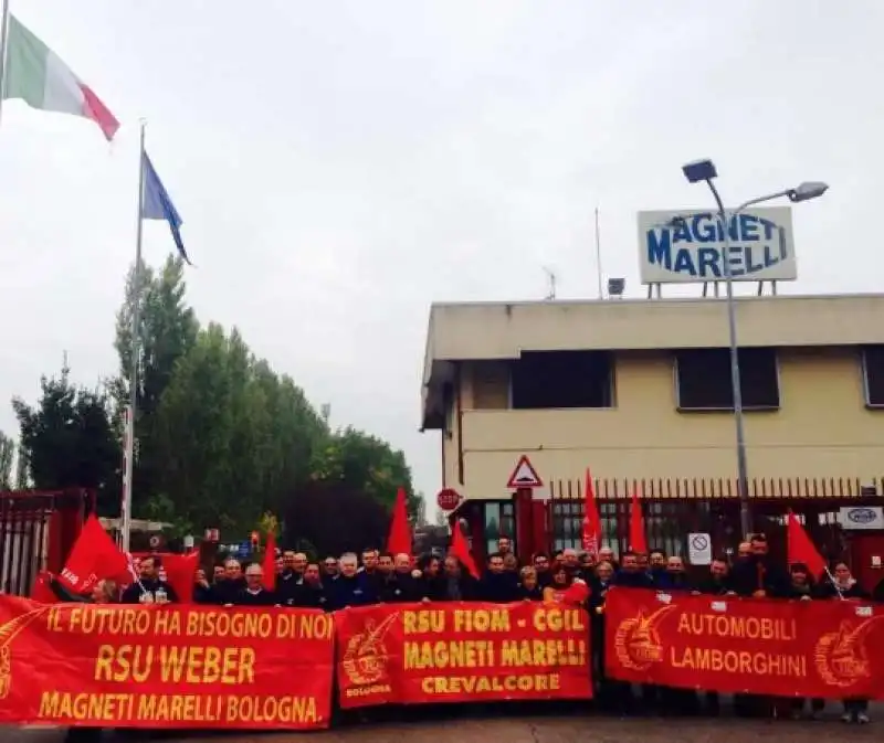 proteste dei lavoratori di marelli a crevalcore 