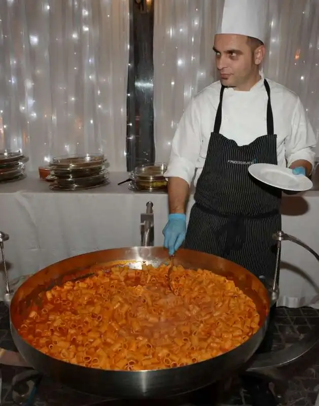 rigatoni all amatriciana per gli ospiti