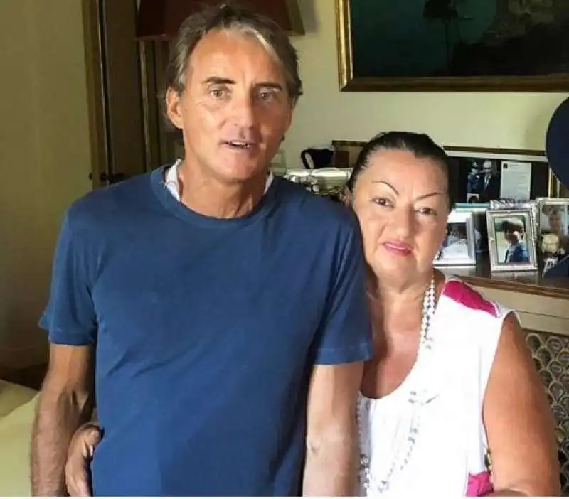 roberto mancini con la madre Marianna Puolo