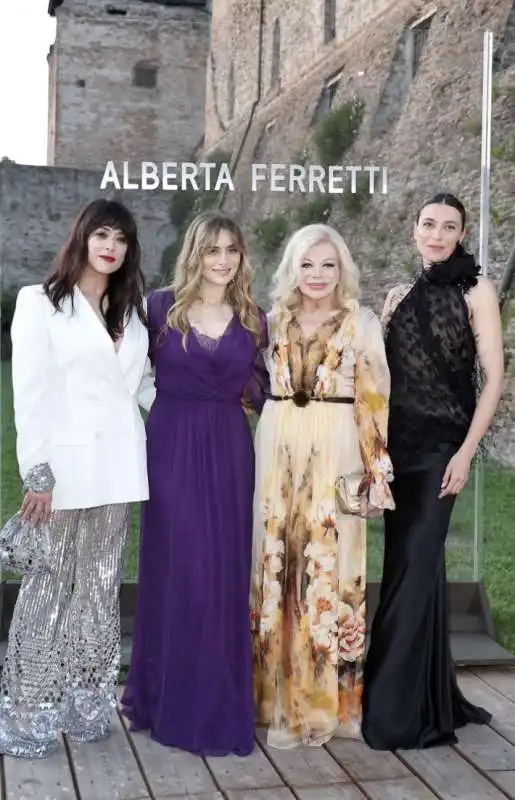 sfilata di alberta ferretti a rimini   3