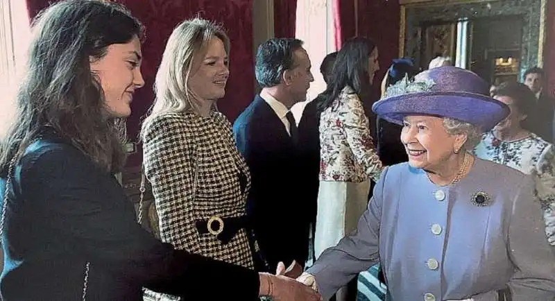 sofia may napolitano con la regina elisabetta