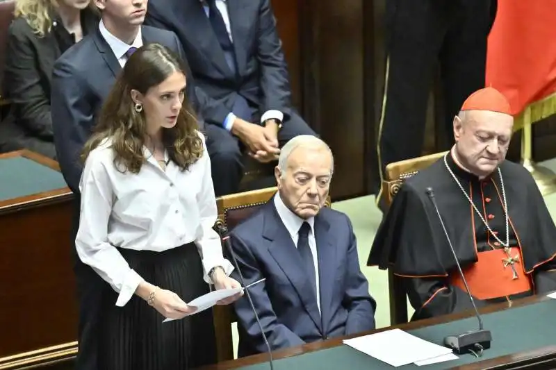 sofia napolitano ai funerali del nonno giorgio   3