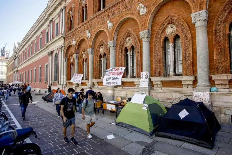 studenti protestano contro il caro affitti a milano   62