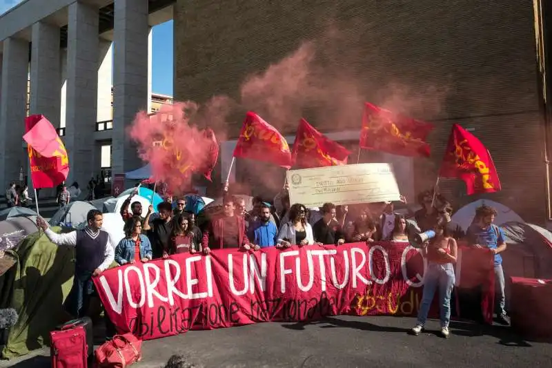 studenti protestano contro il caro affitti a roma   1