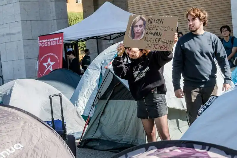 studenti protestano contro il caro affitti a roma   3