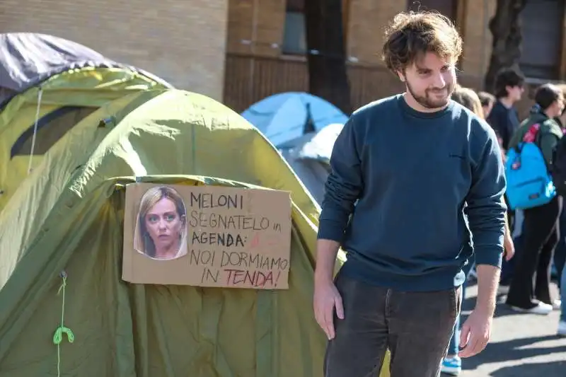 studenti protestano contro il caro affitti a roma   7