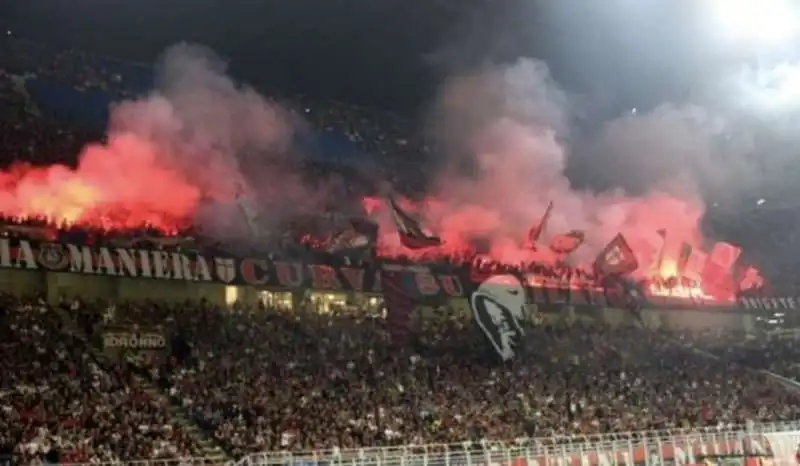 tifosi del milan curva sud 