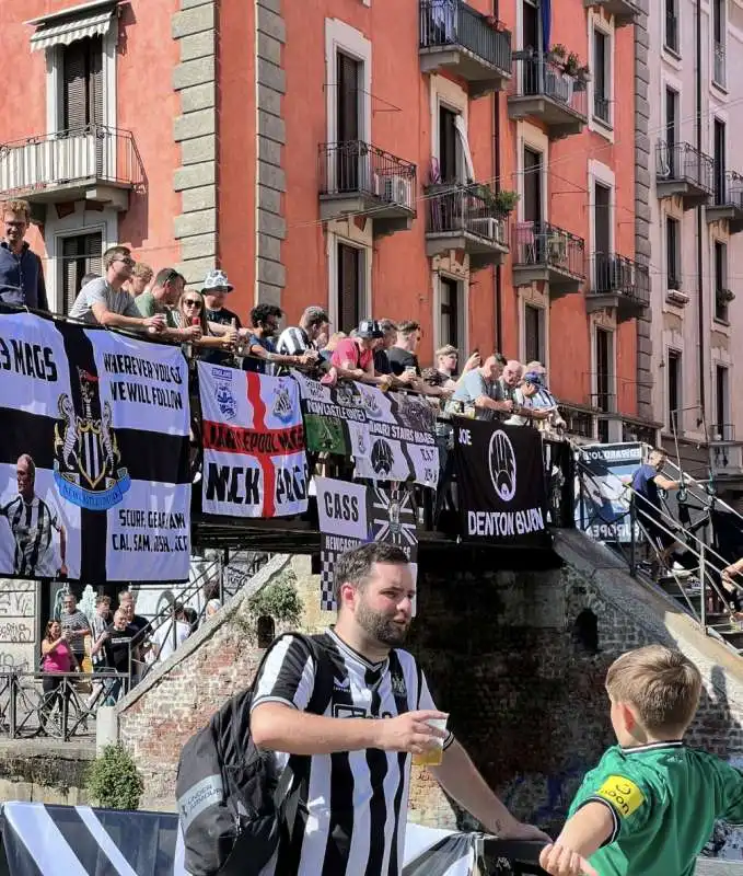 tifosi del newcastle a milano   1