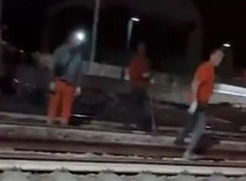 video degli operai poco prima dell incidente a brandizzo   3