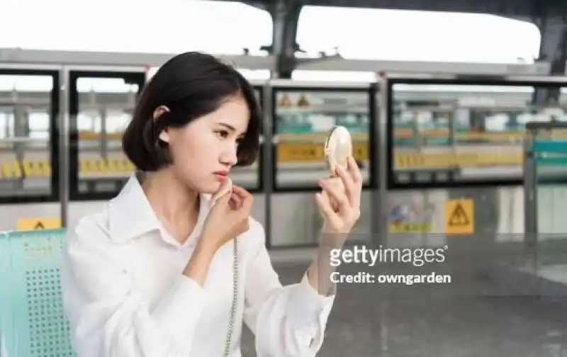 vietato truccarsi in treno in cina 3