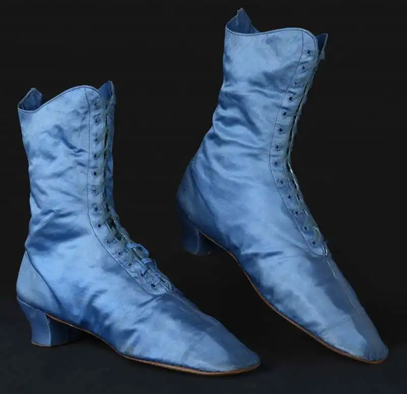 womens boots    england blue satin over linen 1870 