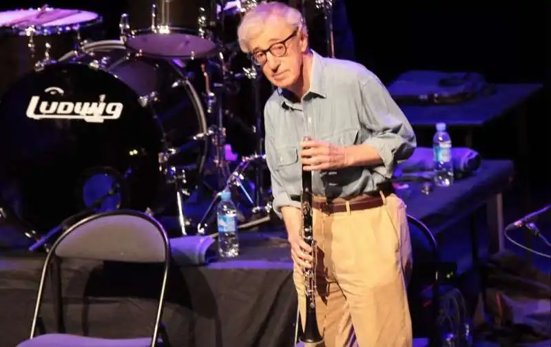 woody allen in concerto a milano con la new orleans jazz band. 