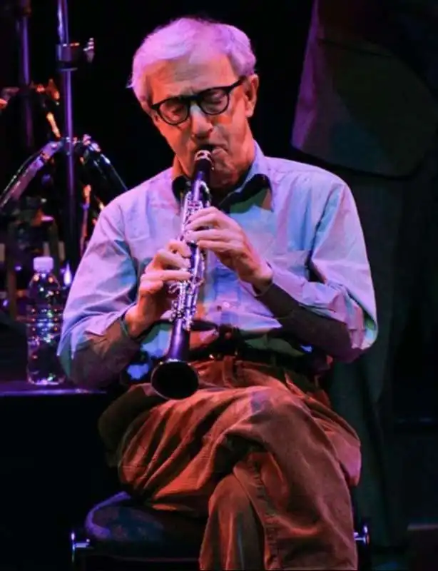 woody allen in concerto a milano con la new orleans jazz band. 