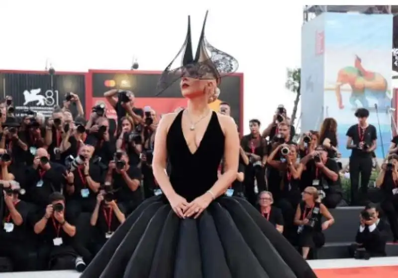 a venezia lady gaga sul red carpet di joker: folie a deux 3