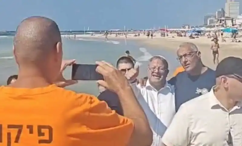 ben gvir in spiaggia a tel aviv 3